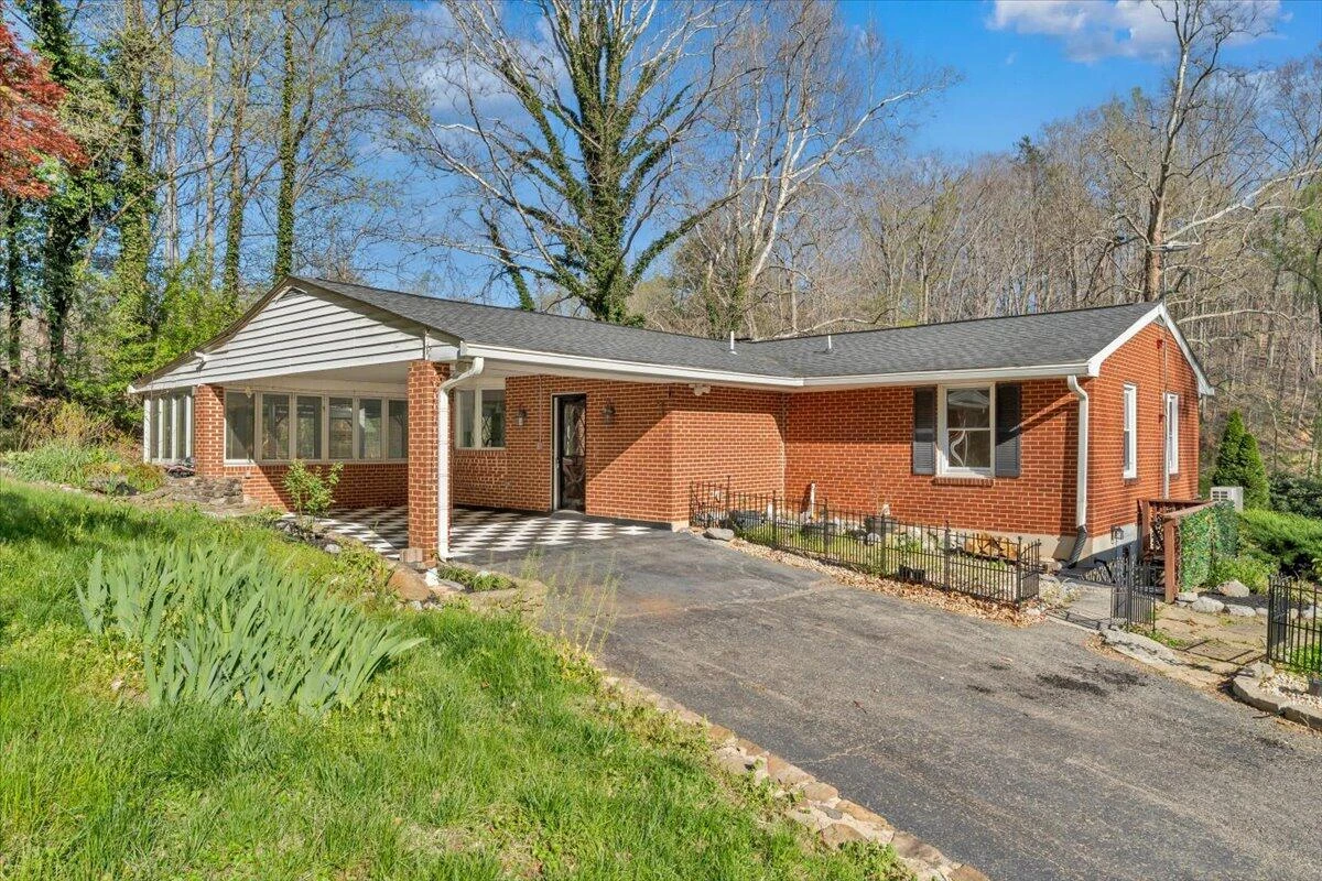 1065 Cain DR - Photo 6