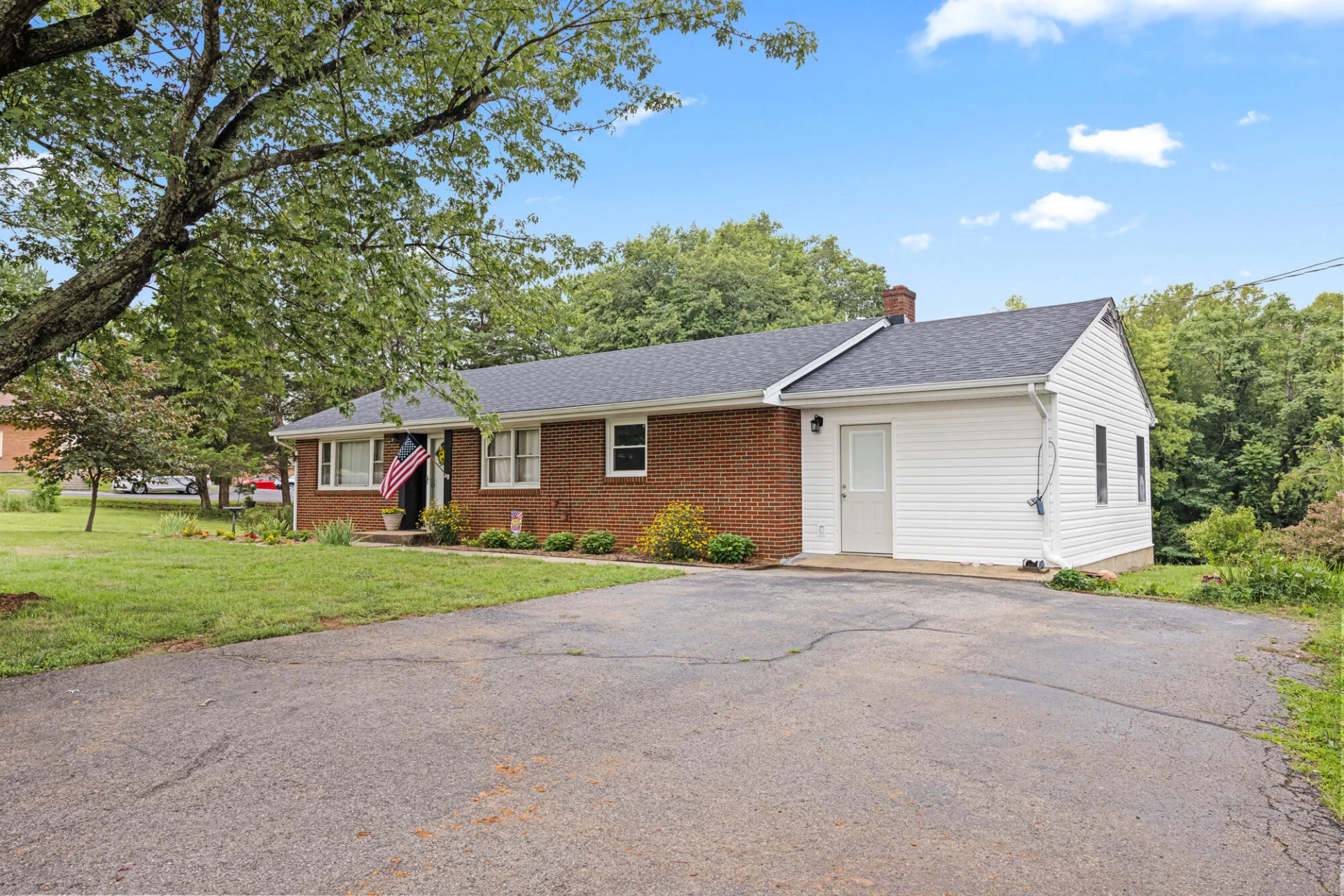 934 Burks Hill RD - Photo 2