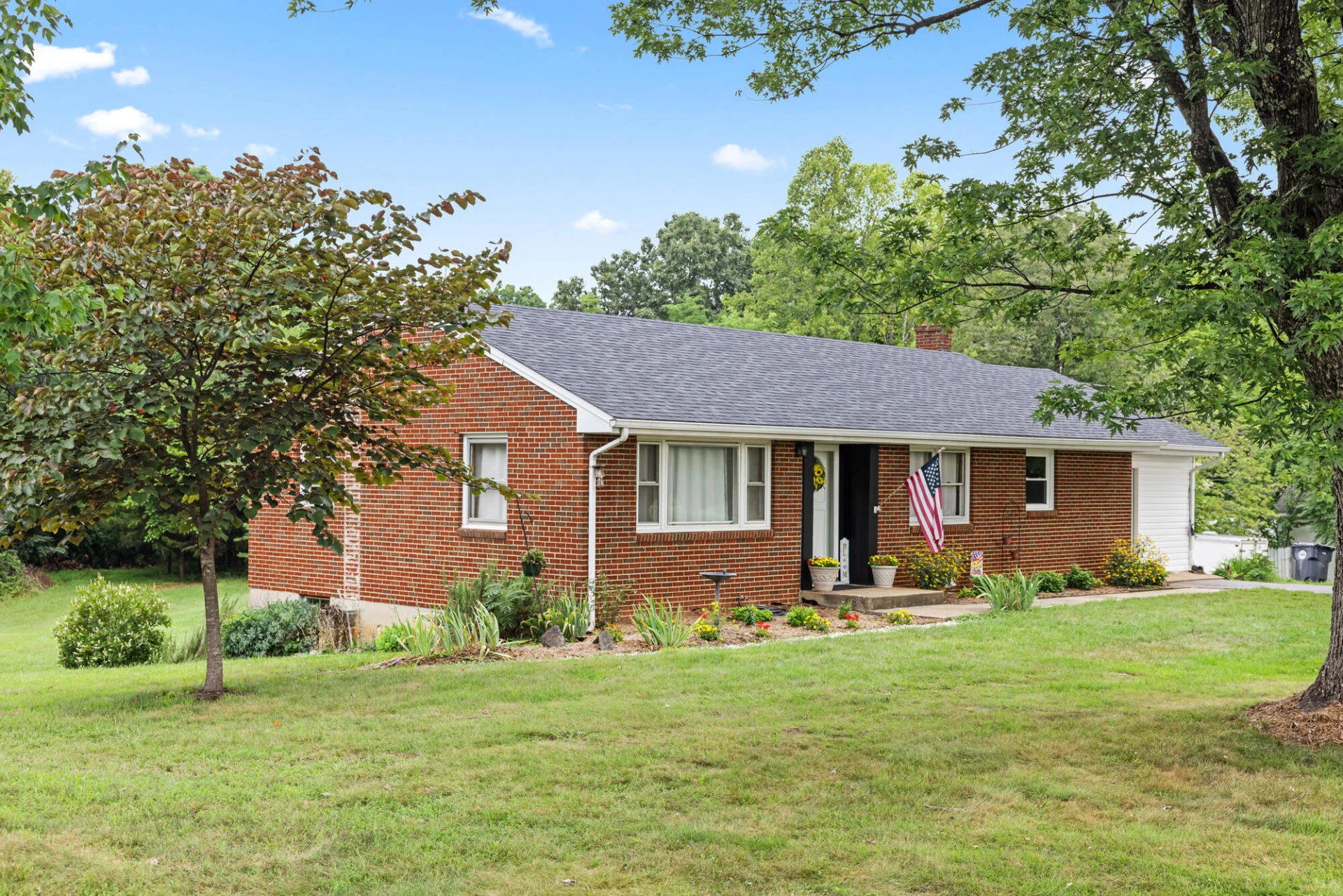 934 Burks Hill RD - Photo 3