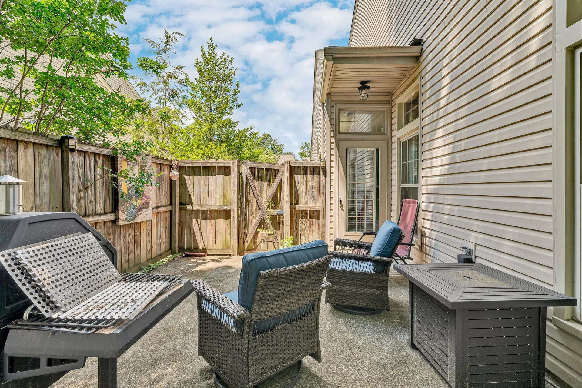 4724 Barclay SQ SW - Photo 33