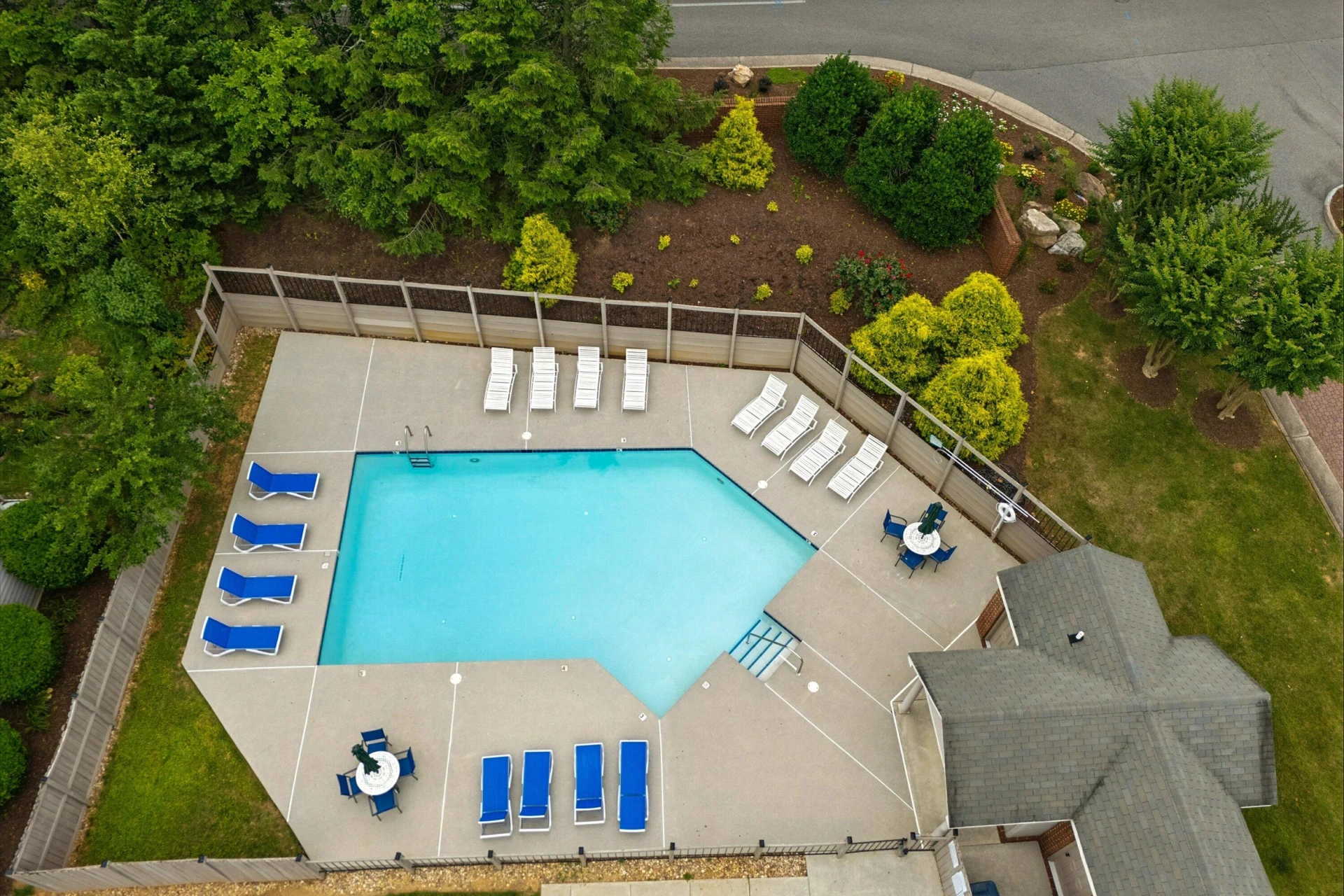 4724 Barclay SQ SW - Photo 38