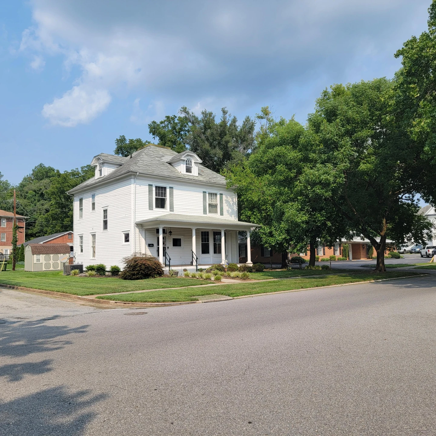 501 Roanoke BLVD