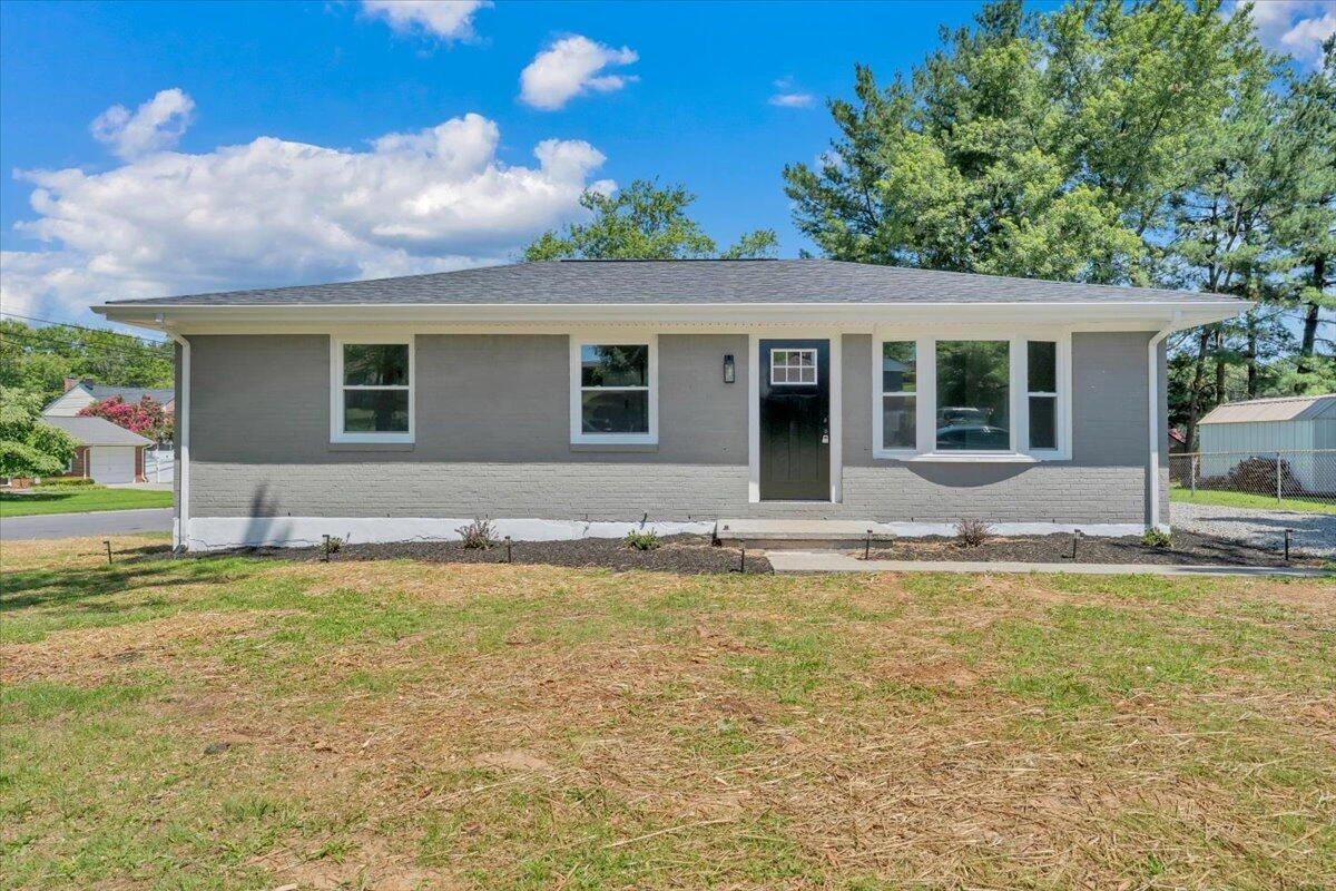 1006 Maywood DR - Photo 2