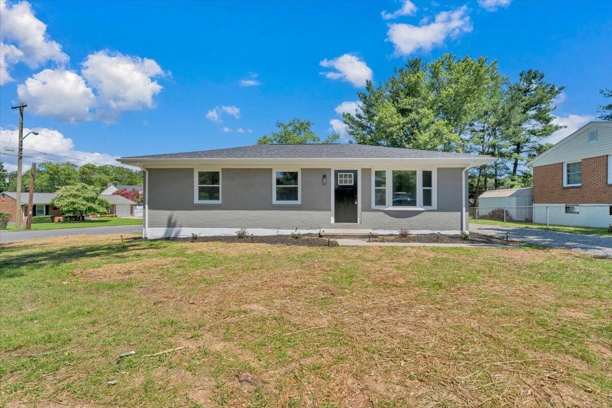 1006 Maywood DR - Photo 3