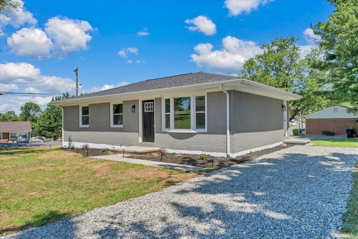 1006 Maywood DR - Photo 4