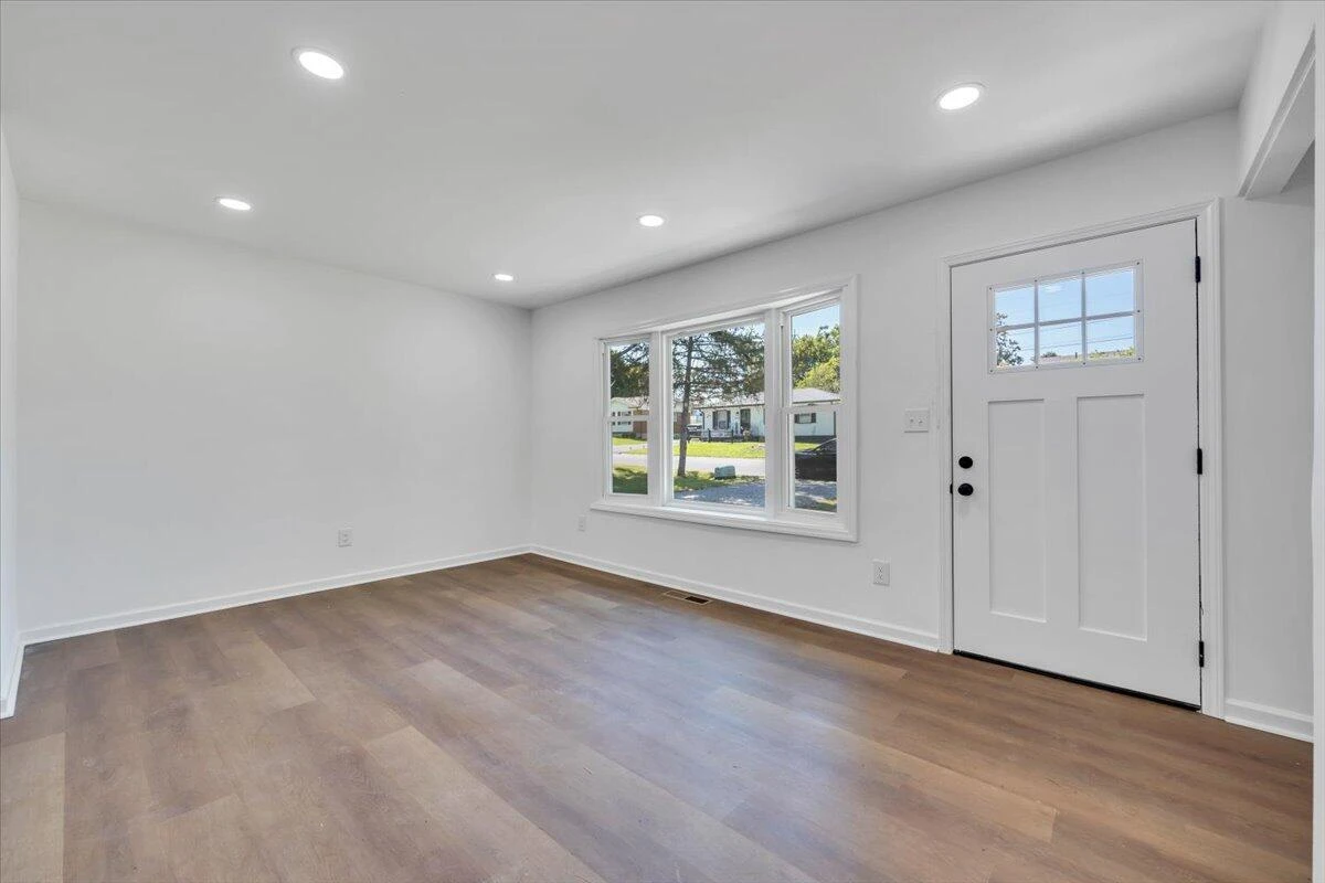 1006 Maywood DR - Photo 6