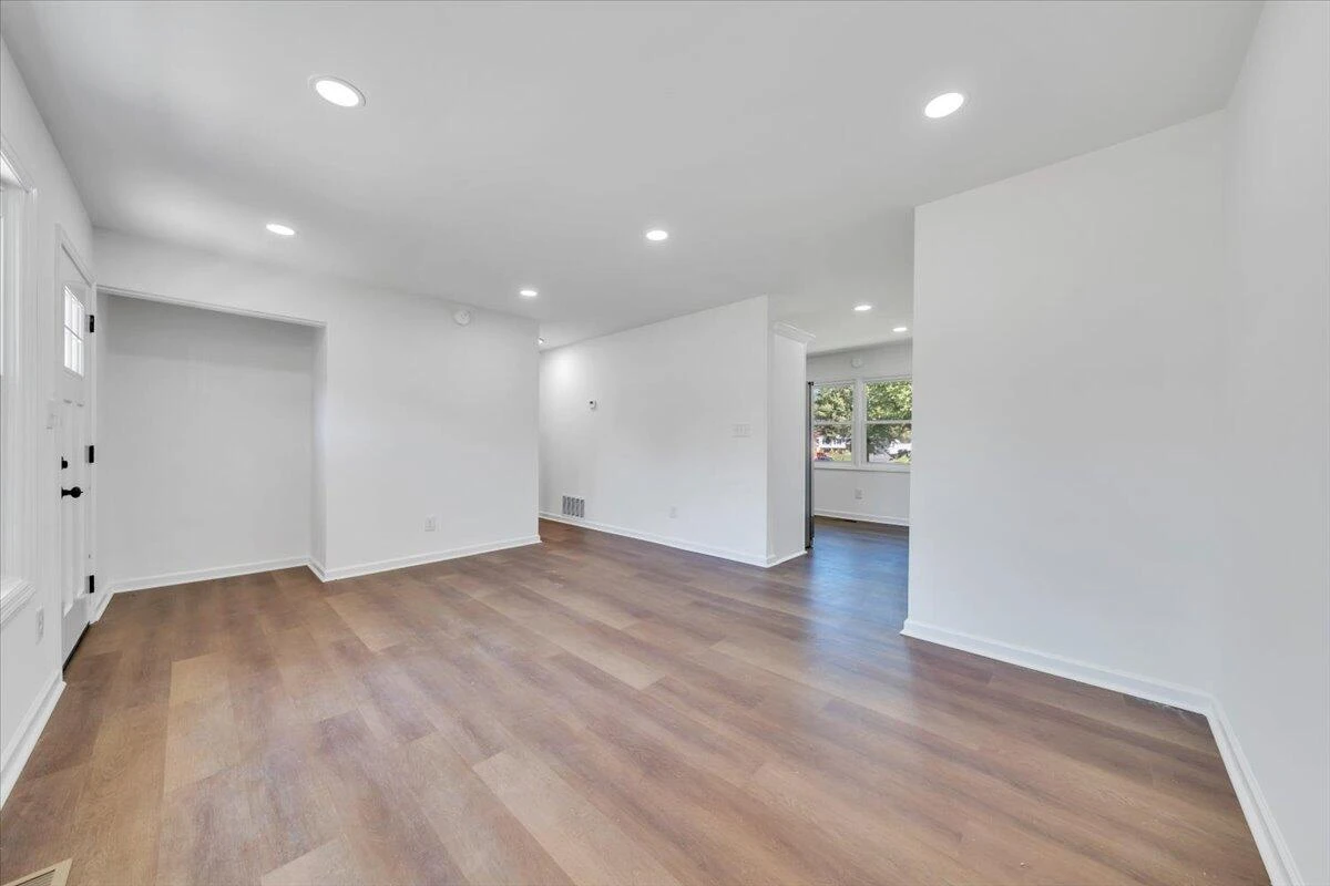 1006 Maywood DR - Photo 7