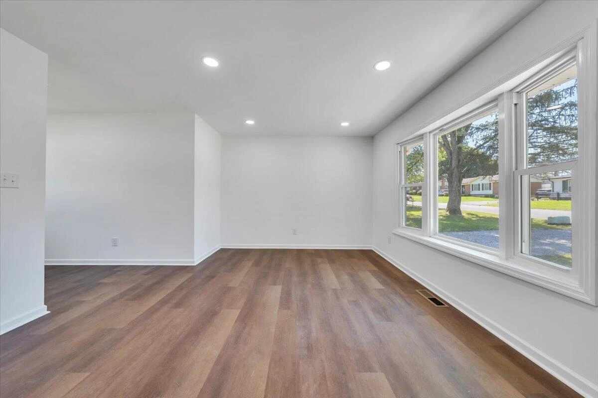 1006 Maywood DR - Photo 8