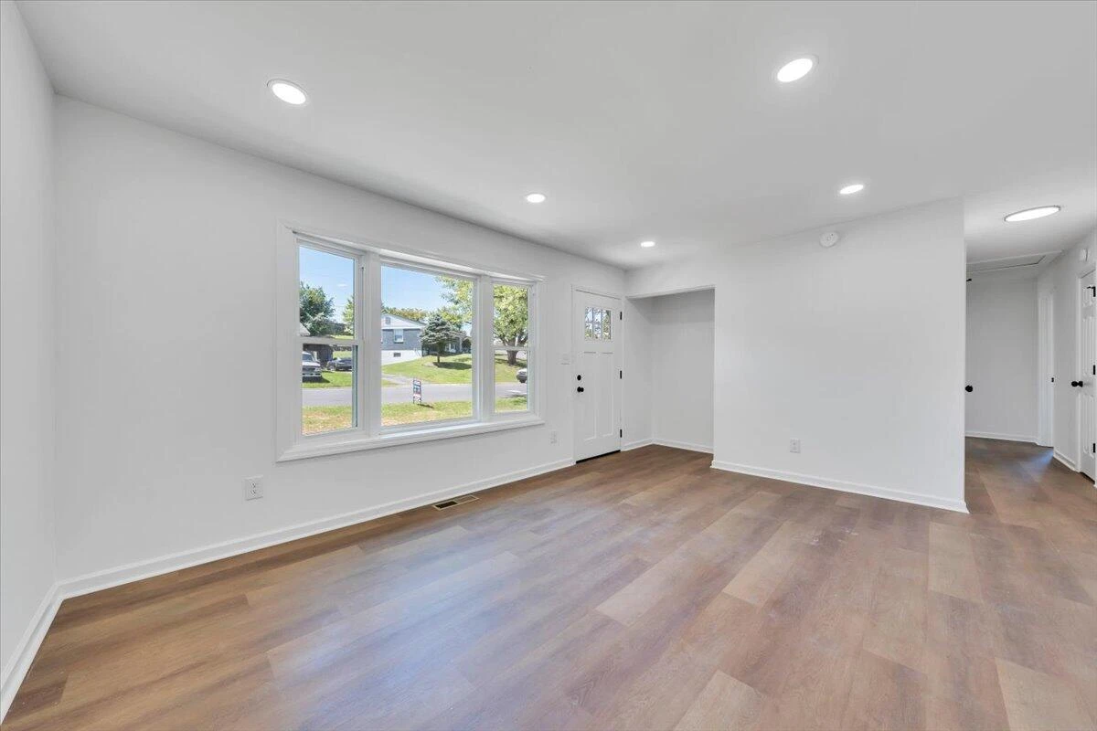 1006 Maywood DR - Photo 9