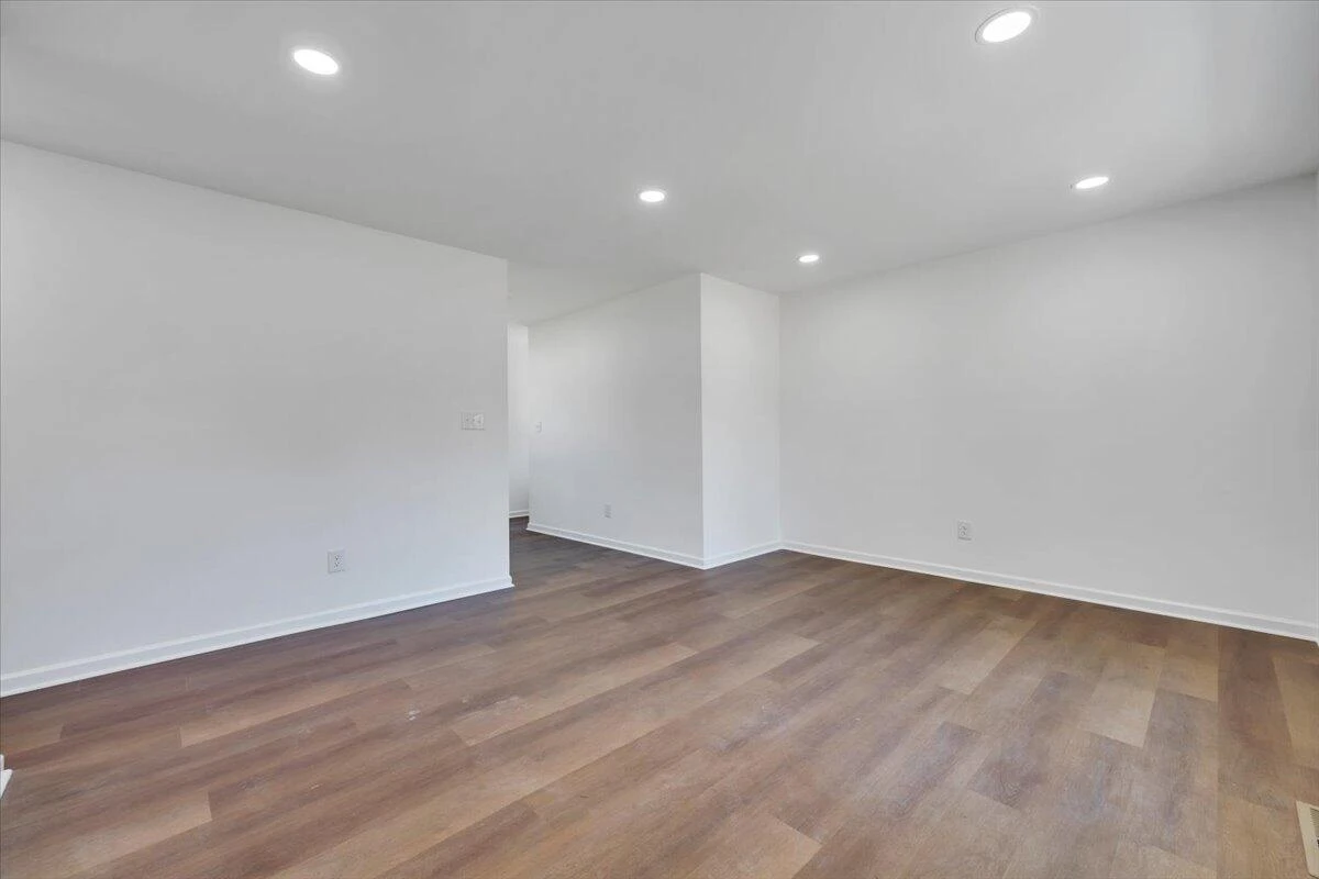 1006 Maywood DR - Photo 10