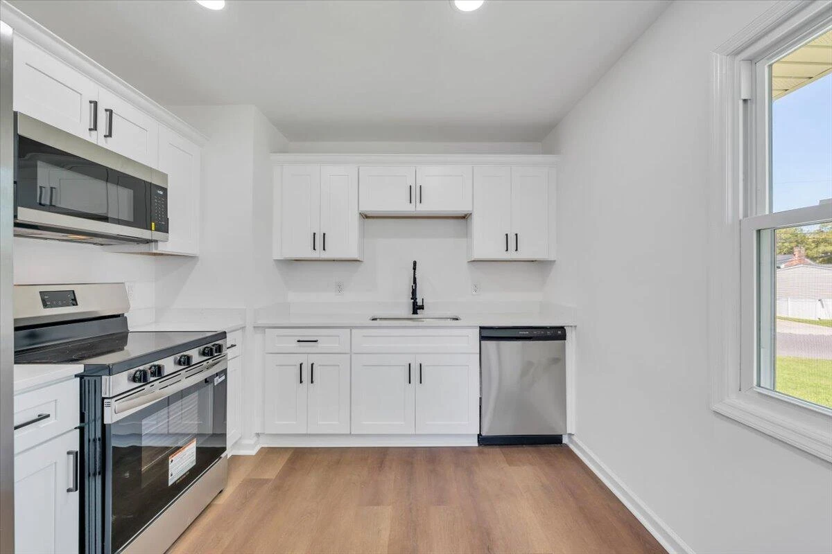 1006 Maywood DR - Photo 11
