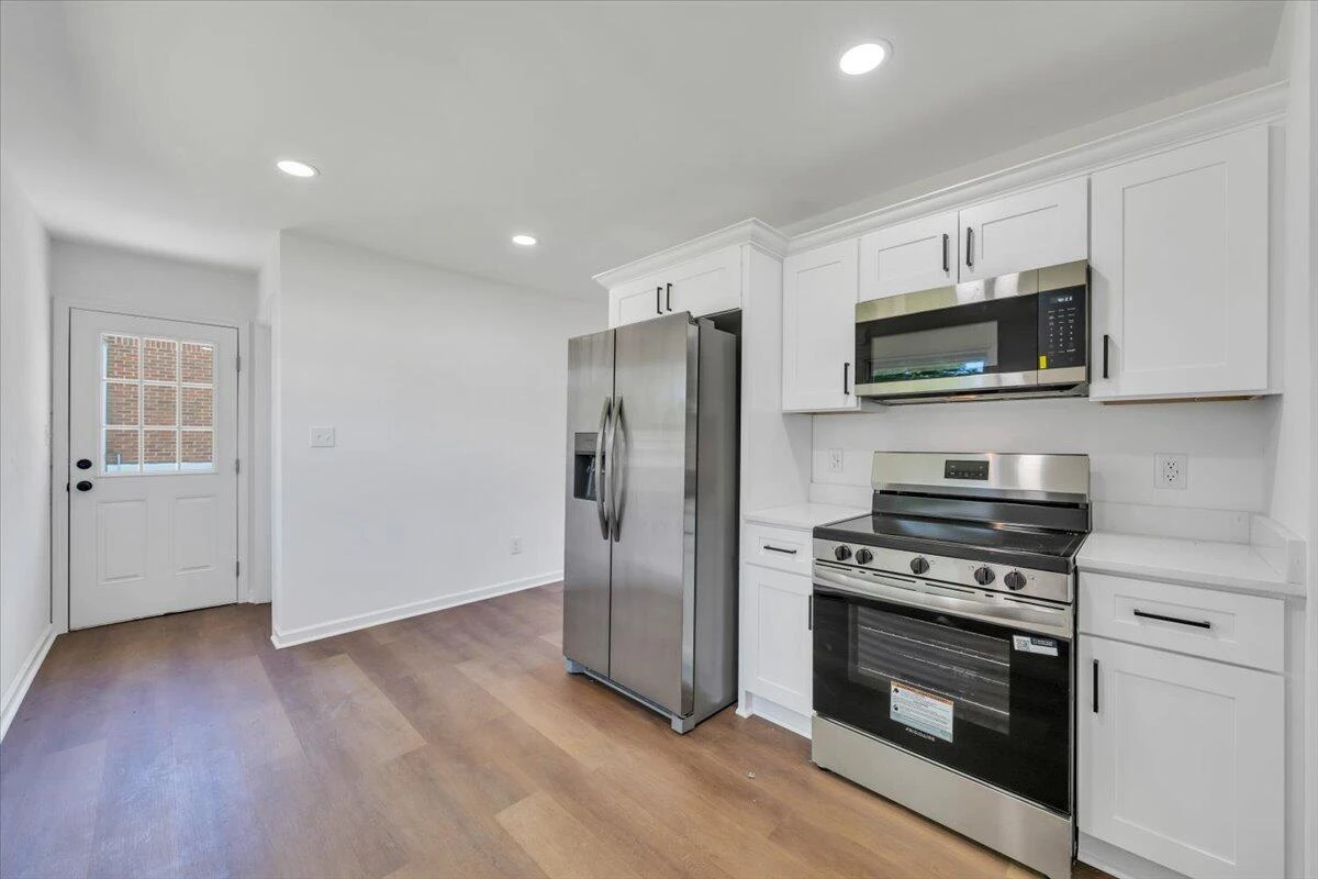 1006 Maywood DR - Photo 12