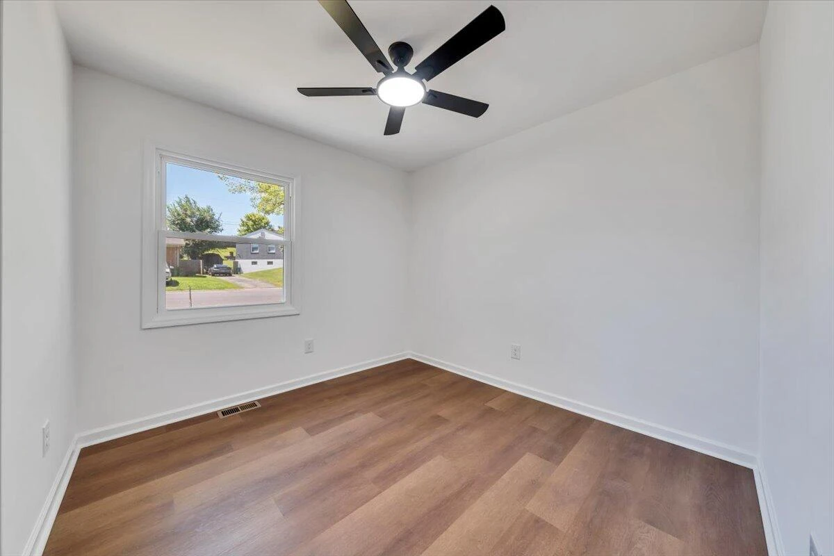 1006 Maywood DR - Photo 16