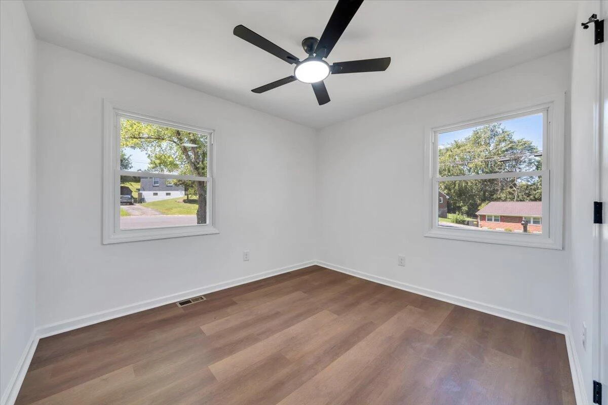 1006 Maywood DR - Photo 17