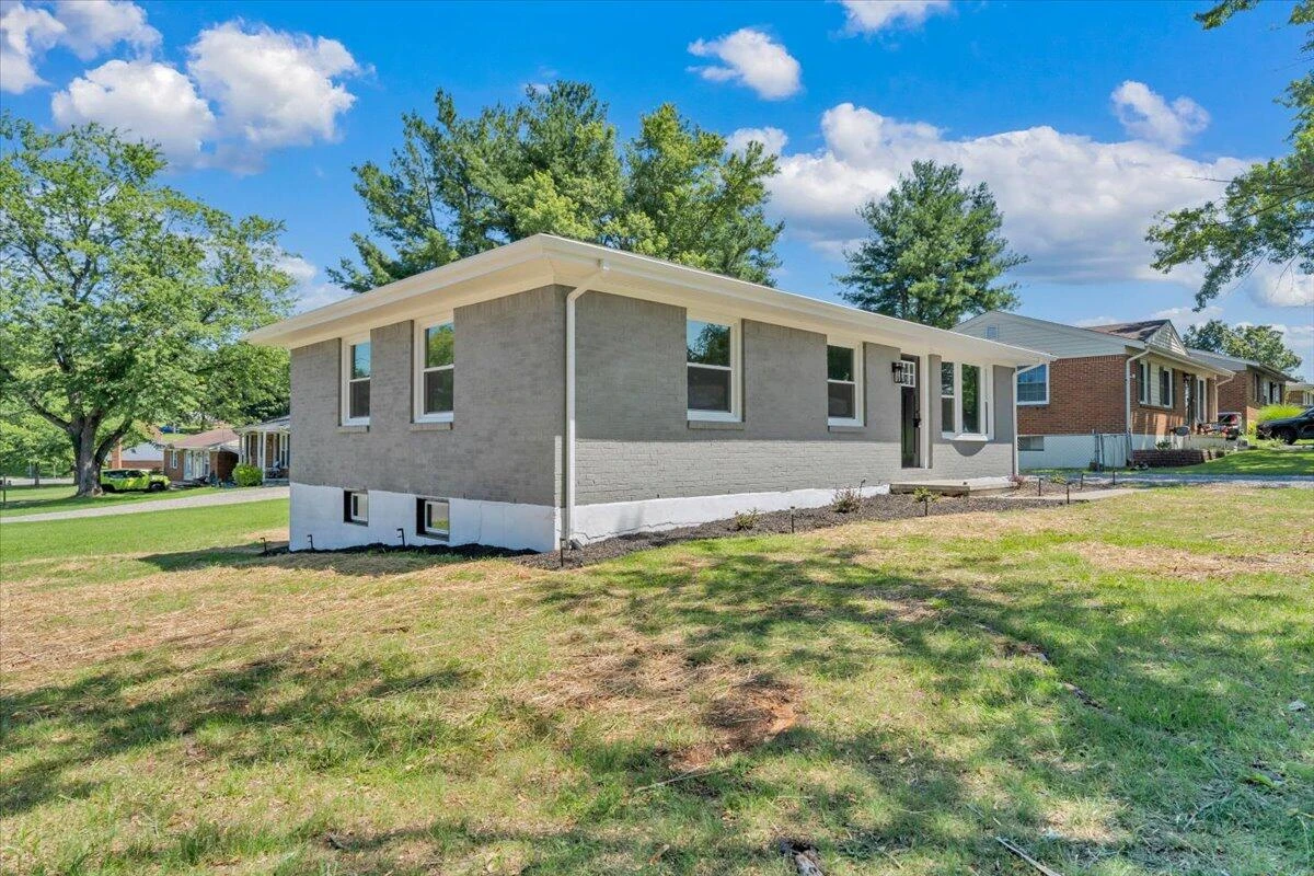 1006 Maywood DR - Photo 23