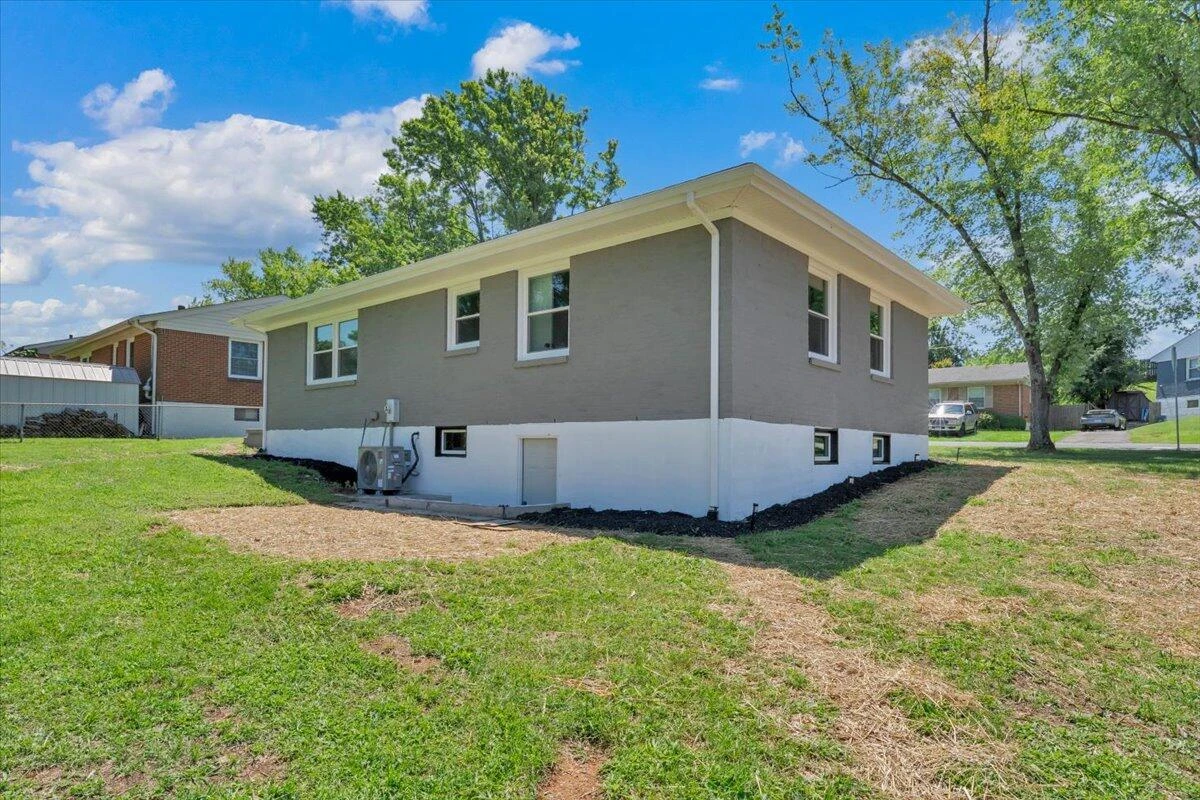 1006 Maywood DR - Photo 24