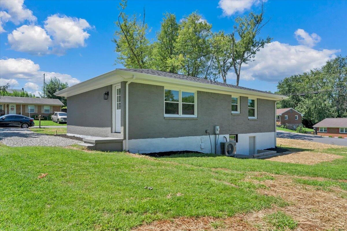 1006 Maywood DR - Photo 27