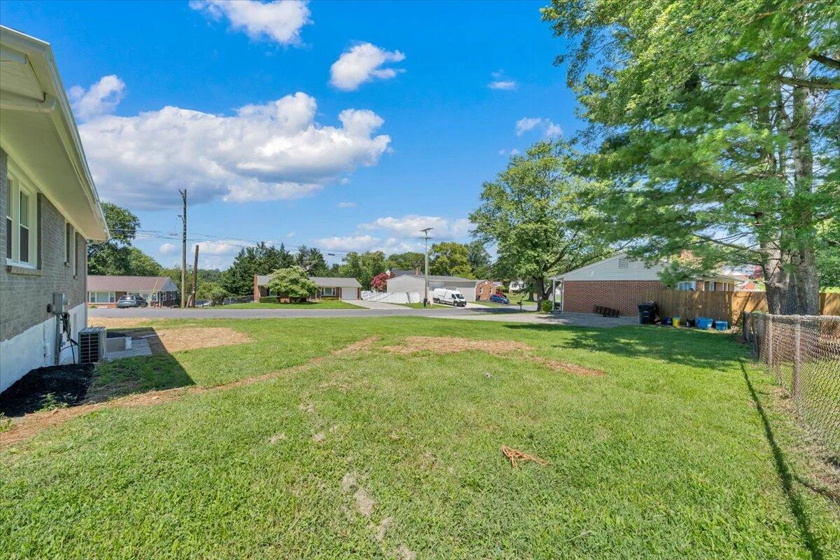 1006 Maywood DR - Photo 28