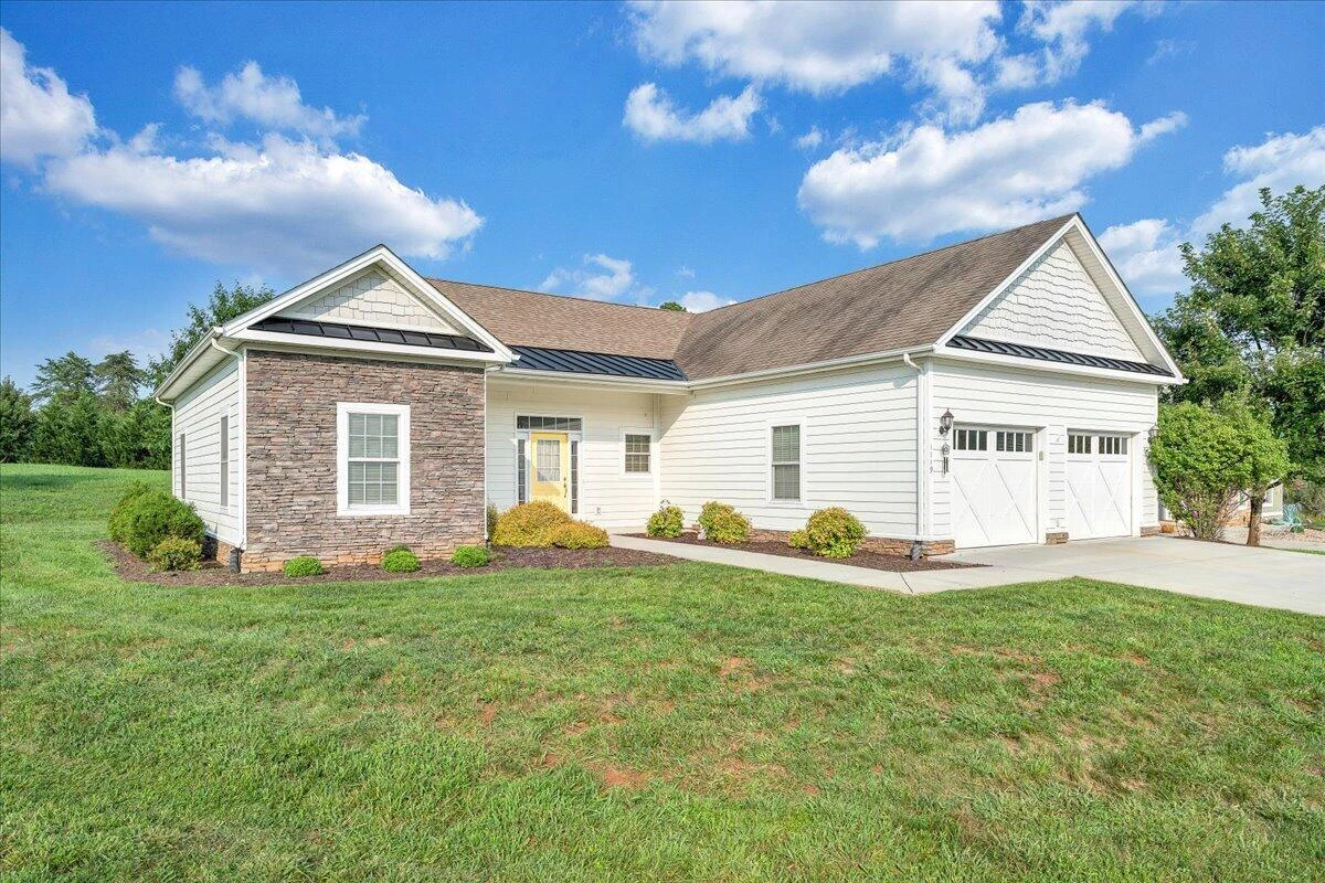 1119 Parkhall RD - Photo 2