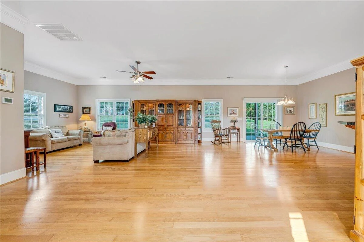 1119 Parkhall RD - Photo 3