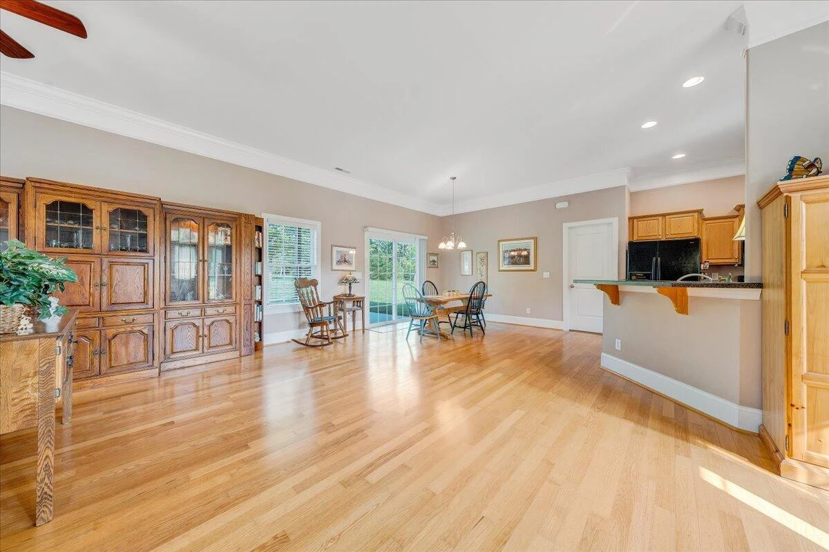 1119 Parkhall RD - Photo 5