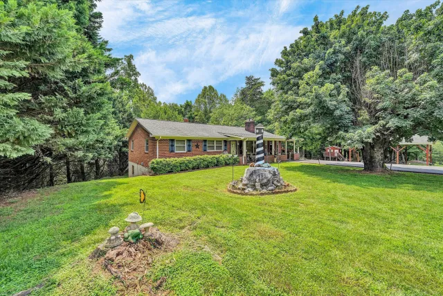 63 Archway RD, Bassett, VA, 24055