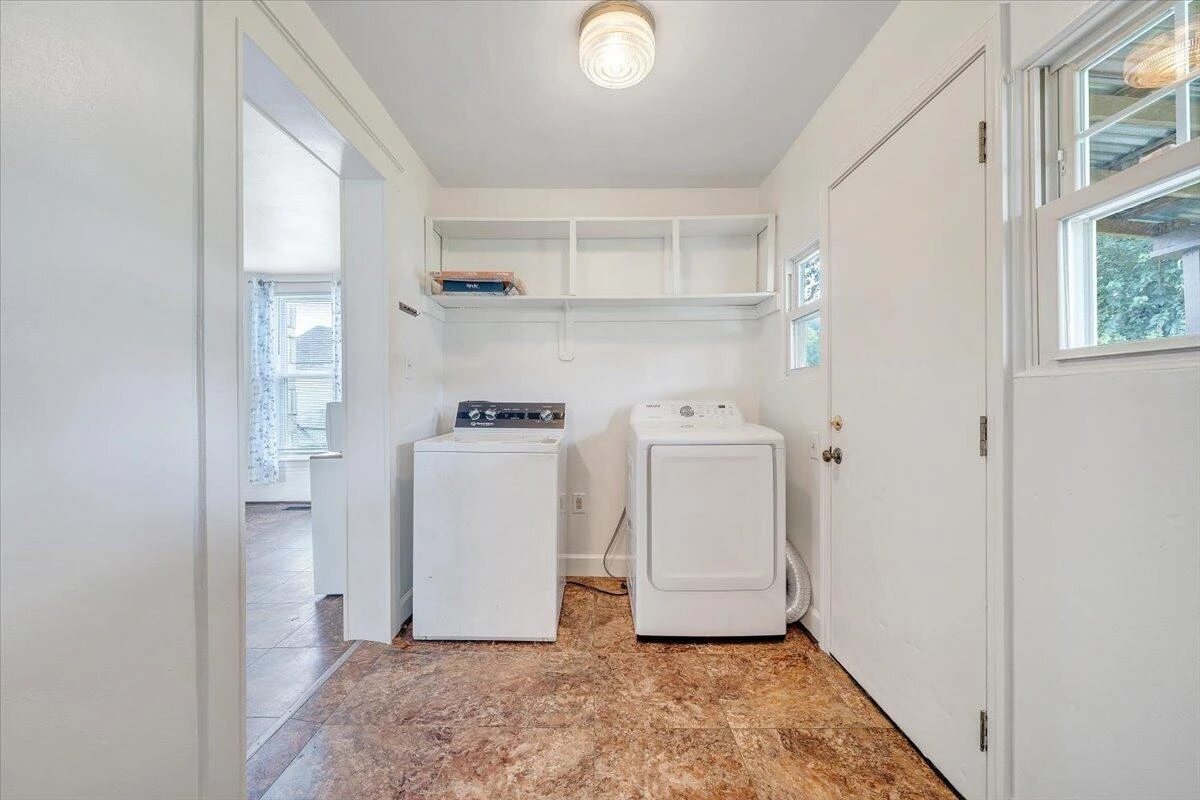 3523 Melcher ST SE - Photo 16