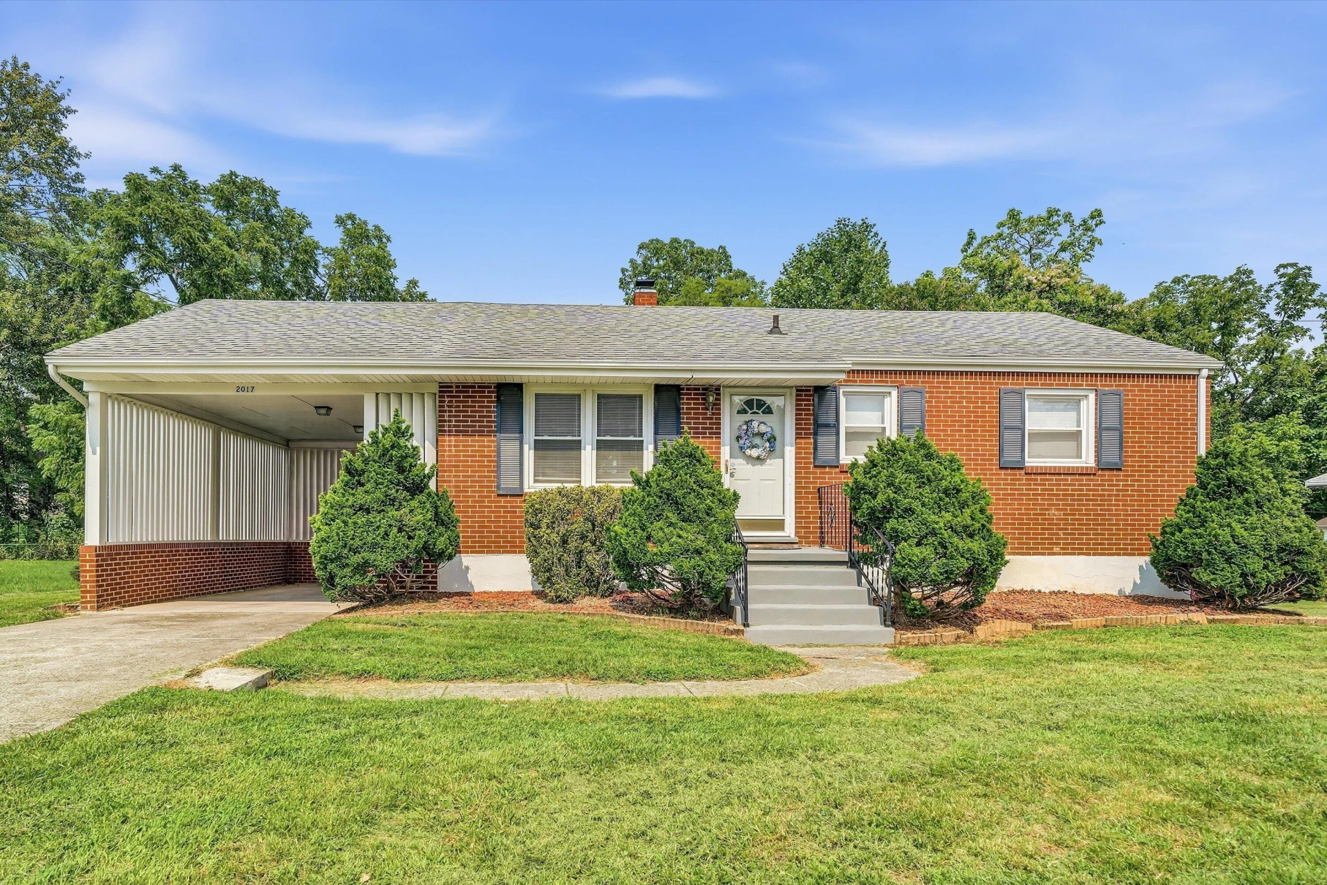 2017 Meadowbrook RD NW