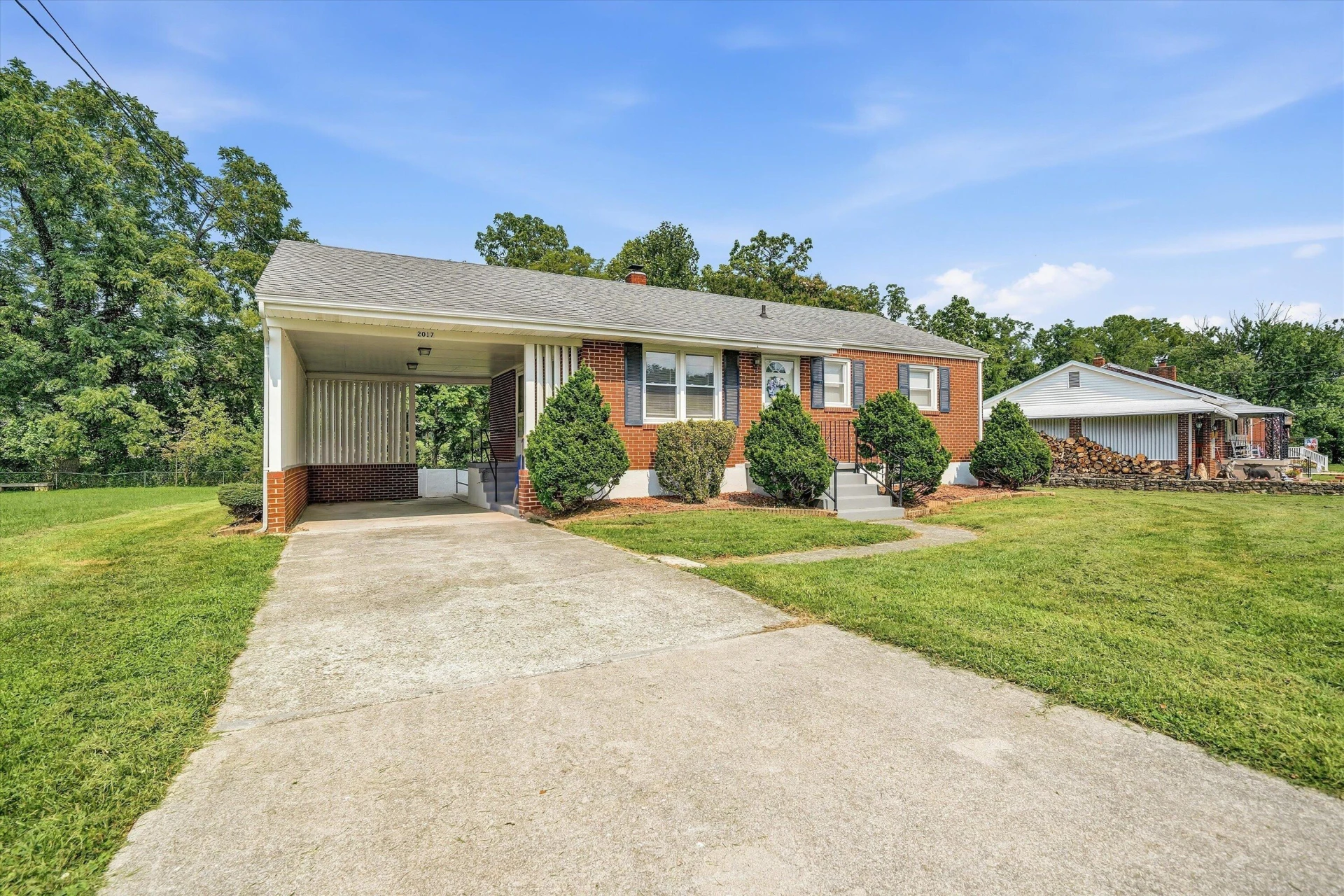 2017 Meadowbrook RD NW - Photo 2