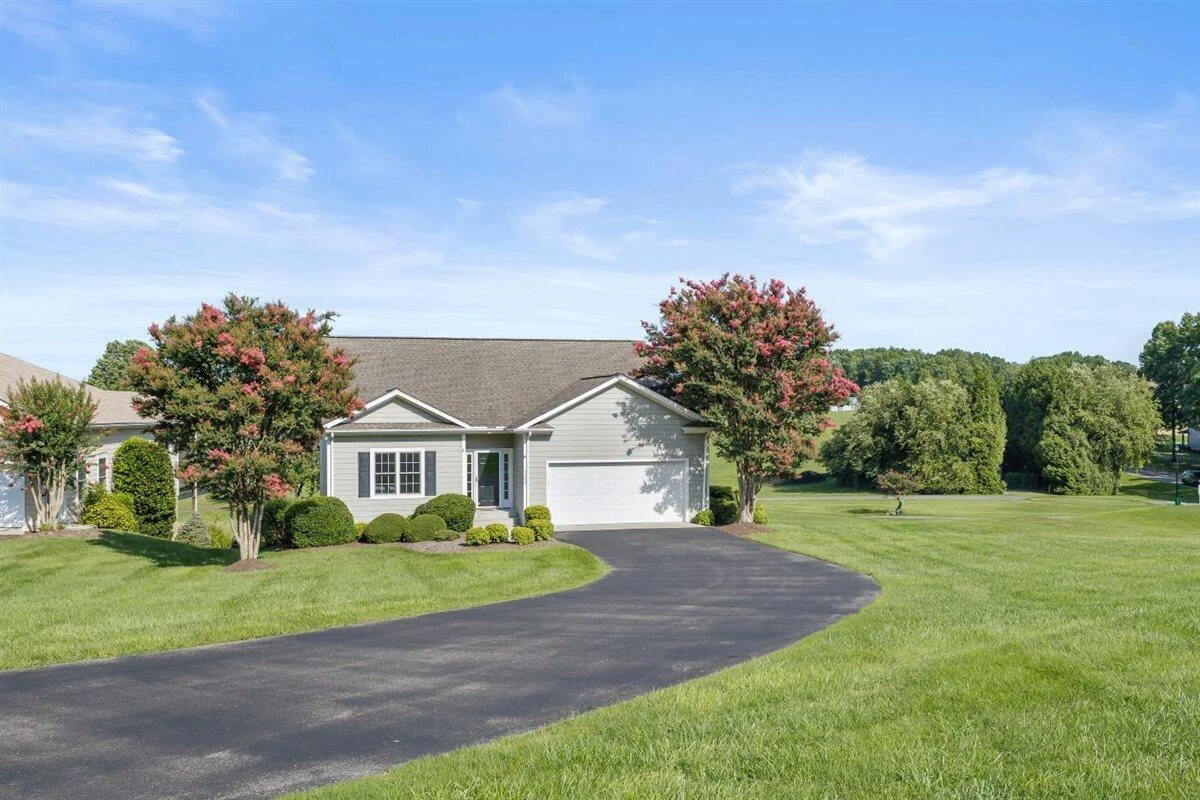 1222 8th Fairway LN