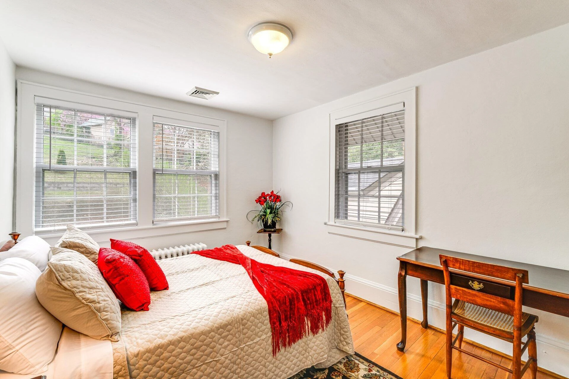 1242 Laurel ST SE - Photo 9