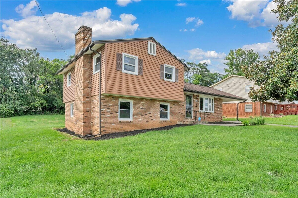 3127 Kershaw RD NW