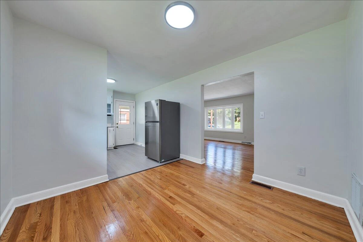3127 Kershaw RD NW - Photo 6