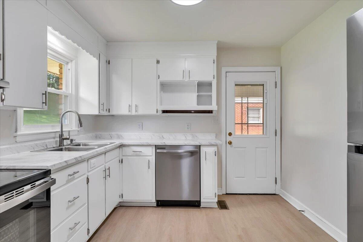 3127 Kershaw RD NW - Photo 8