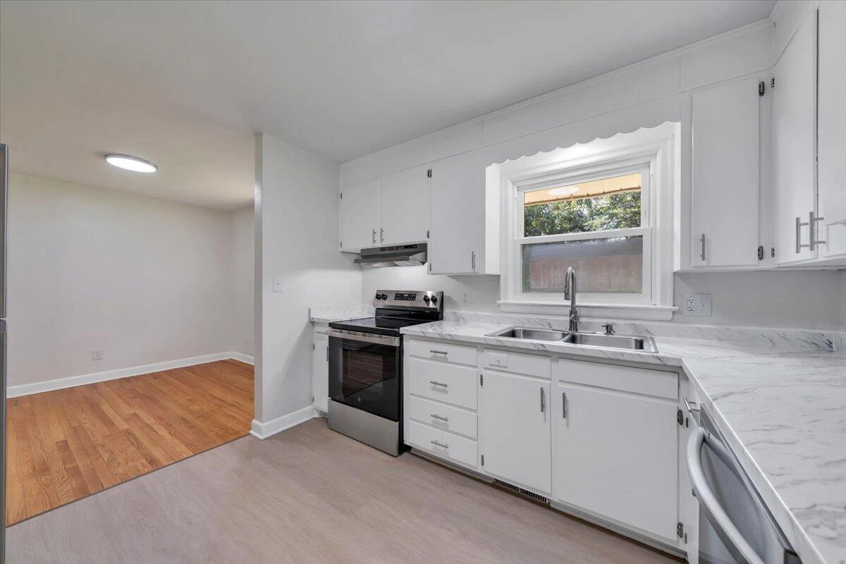 3127 Kershaw RD NW - Photo 9