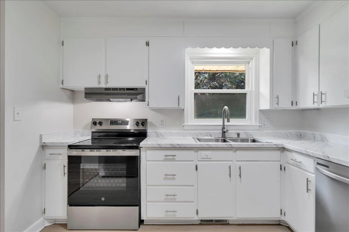 3127 Kershaw RD NW - Photo 10