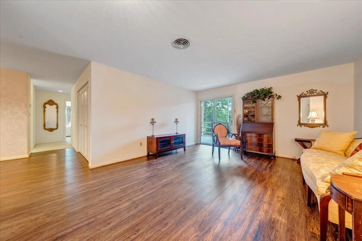 2151 Broadway AVE SW ##16 - Photo 2