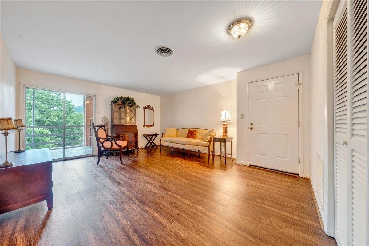 2151 Broadway AVE SW ##16 - Photo 4