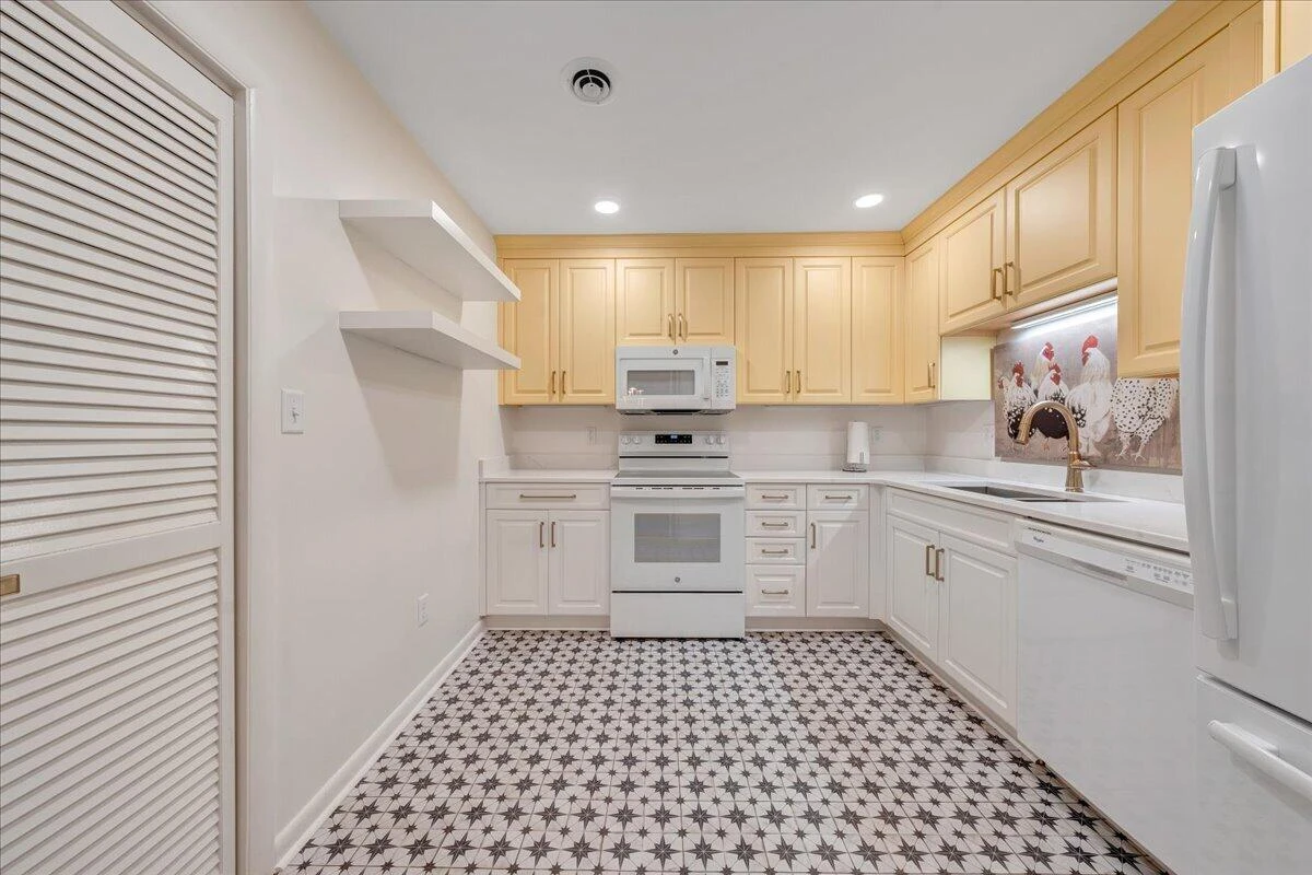 2151 Broadway AVE SW ##16 - Photo 10