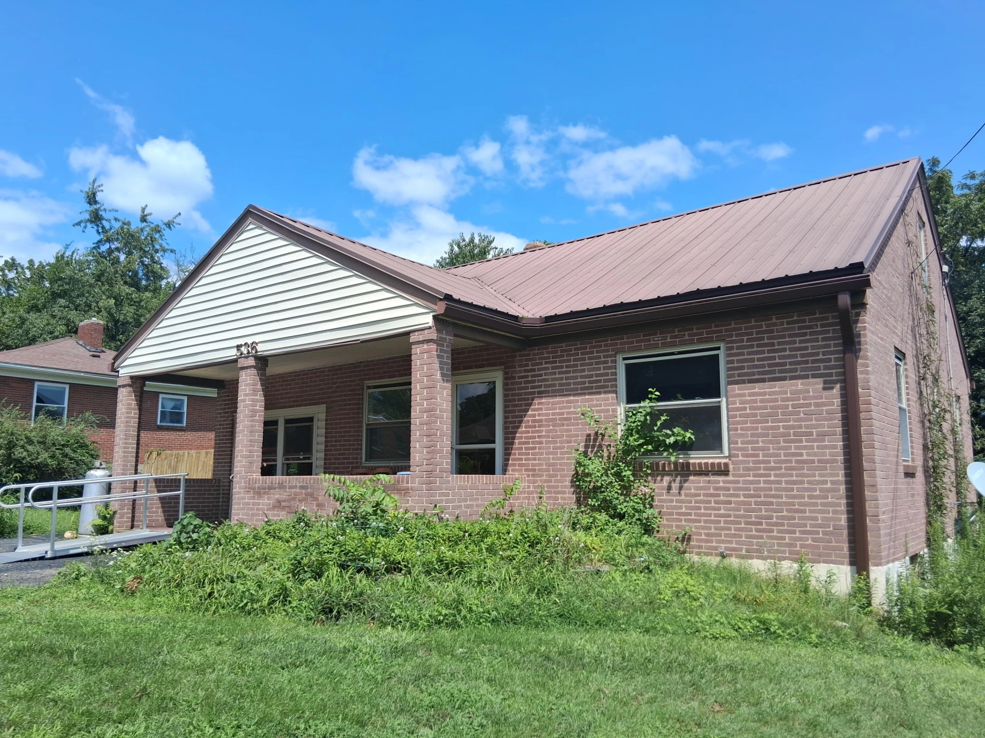 536 Parkdale DR - Photo 2