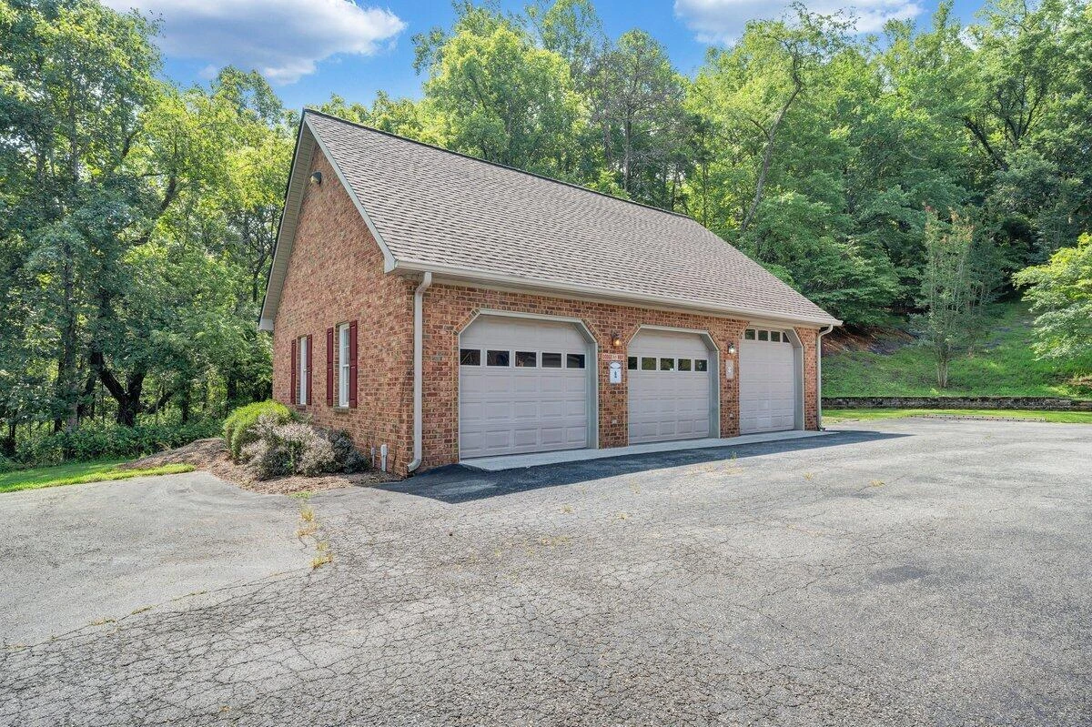 2655 Rutrough RD SE - Photo 2