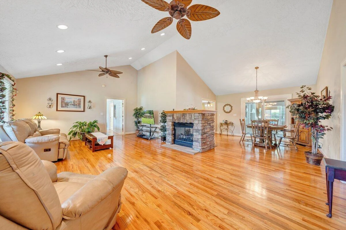 2655 Rutrough RD SE - Photo 4