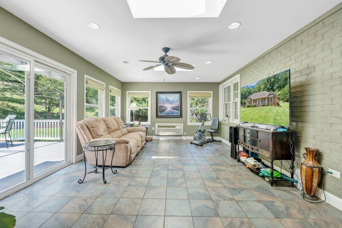2655 Rutrough RD SE - Photo 29