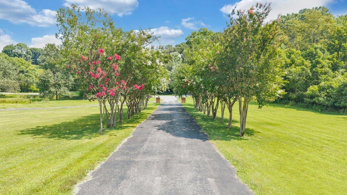 2655 Rutrough RD SE - Photo 47