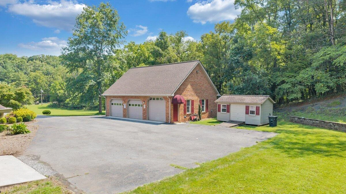 2655 Rutrough RD SE - Photo 69