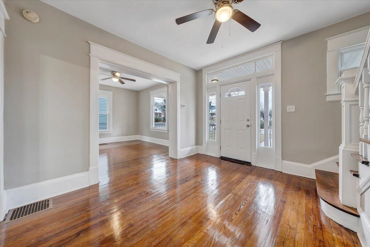 909 Highland AVE SE - Photo 7