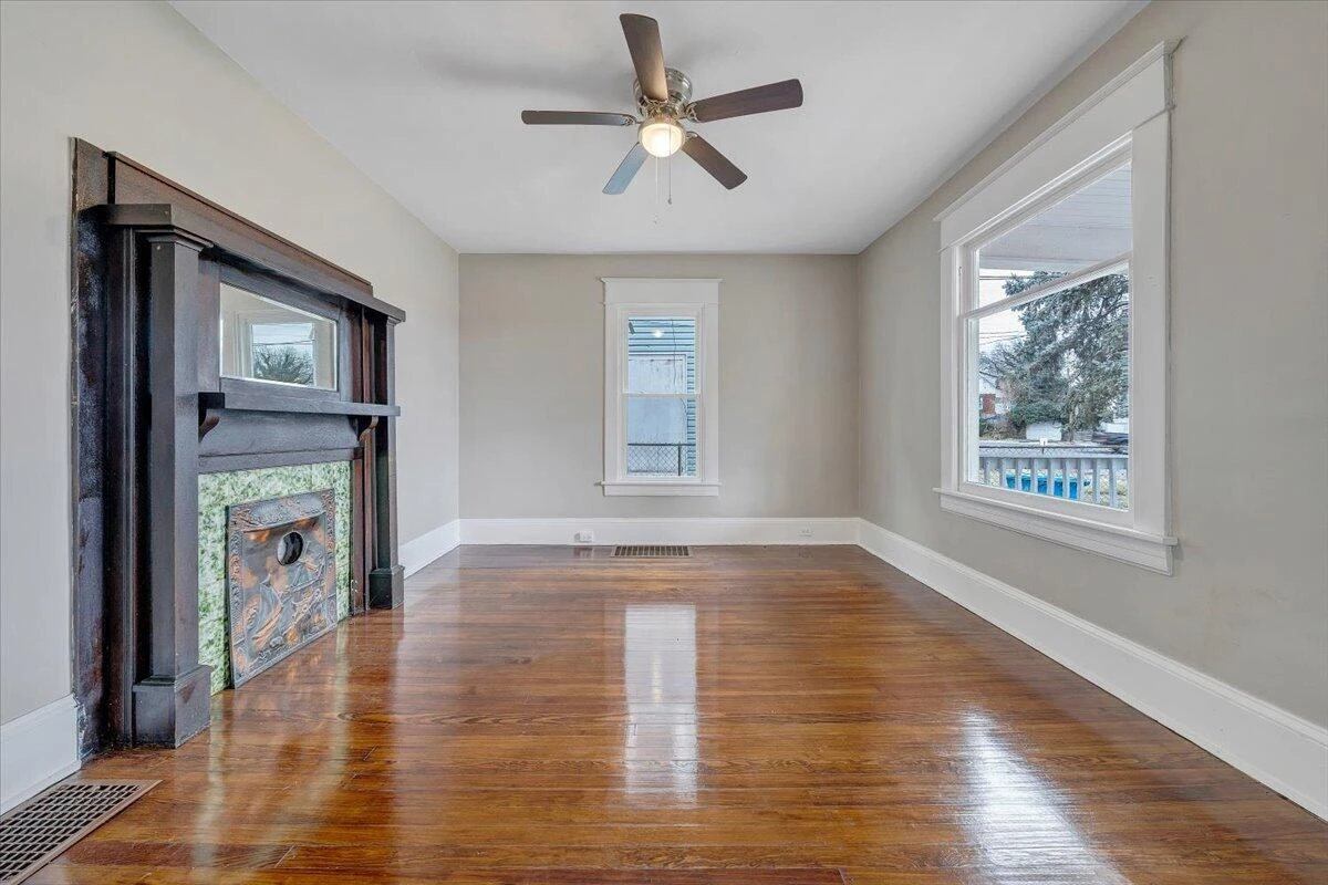 909 Highland AVE SE - Photo 8