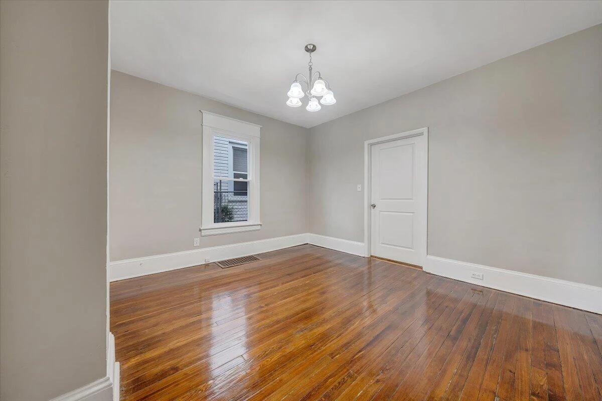 909 Highland AVE SE - Photo 12