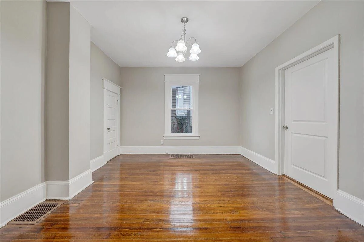 909 Highland AVE SE - Photo 13