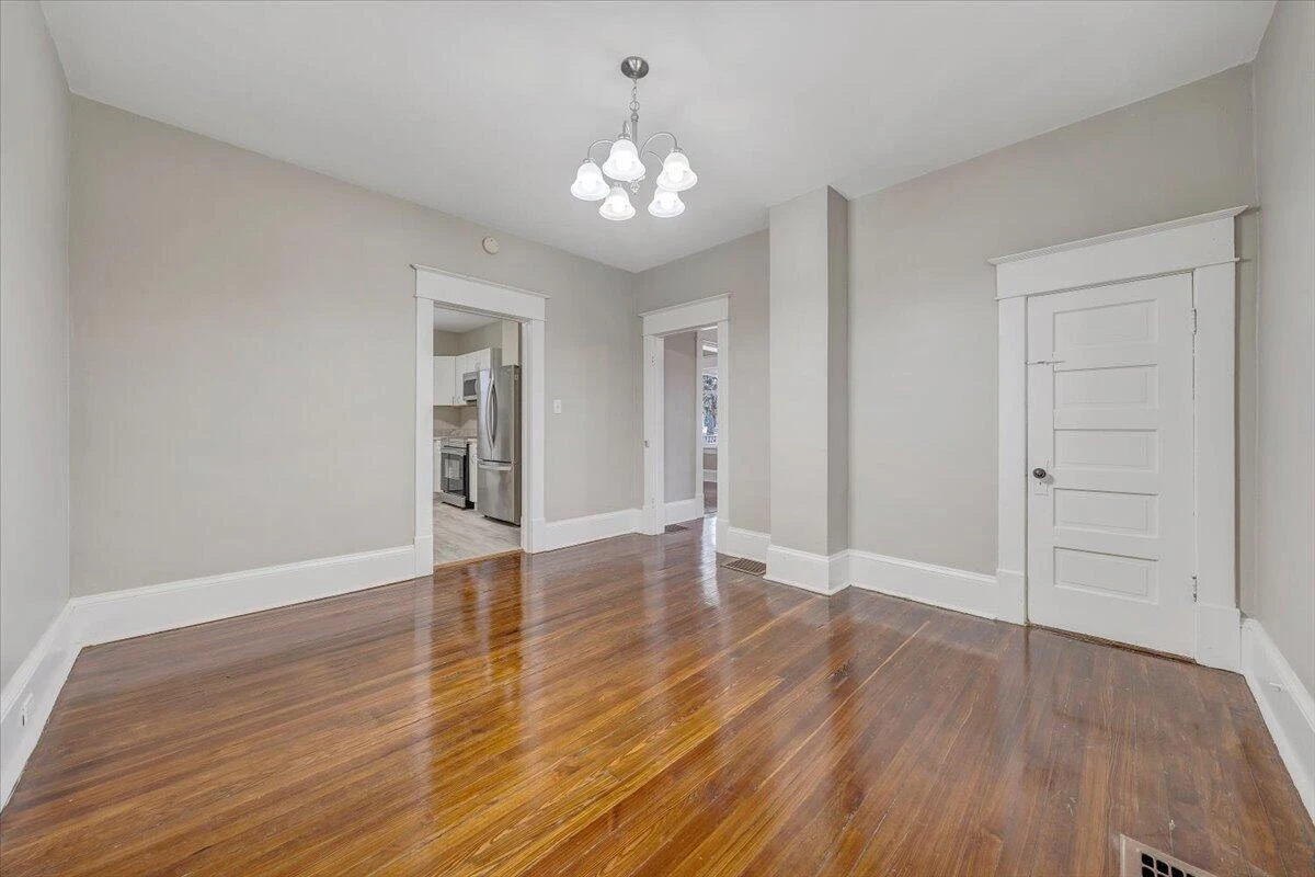 909 Highland AVE SE - Photo 14